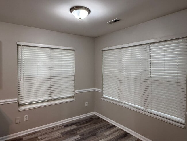 Building Photo - 6617 Cedar Cliff Dr