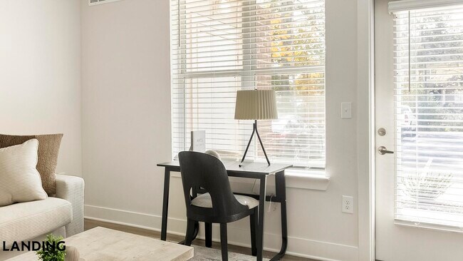 Building Photo - 556 Martin Rd SW