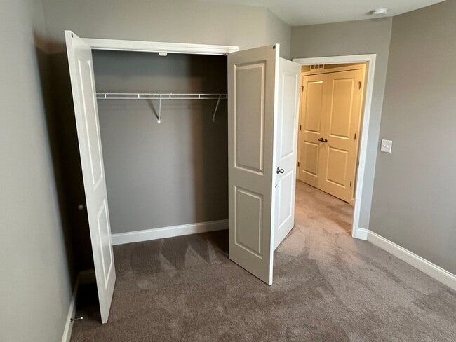 Building Photo - Convenient 3 Bed Townhome near Harrisburg