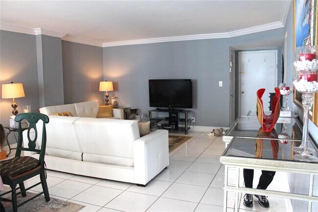 Building Photo - 1000 S Ocean Blvd