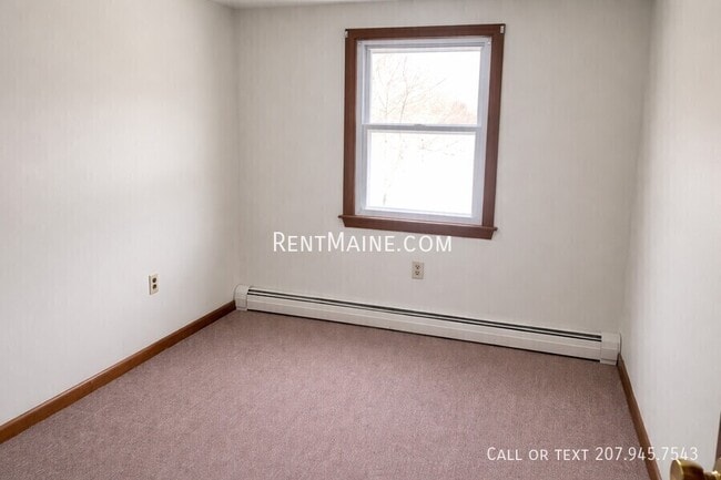 Building Photo - 19 Hemlock St