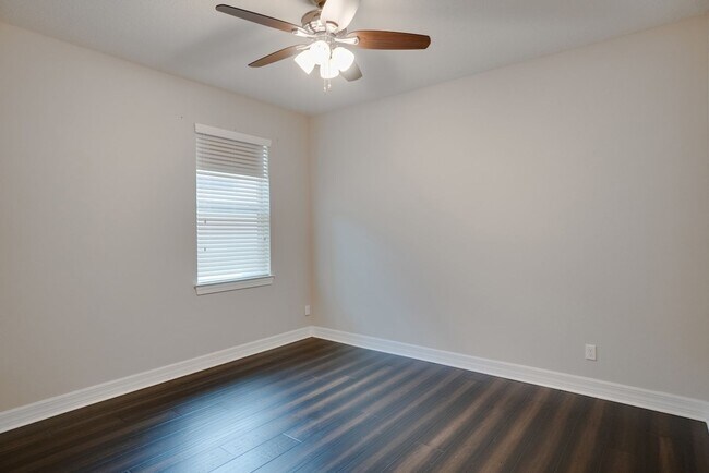 Building Photo - Stunning 3-Bedroom Pool Home with Bonus Room in the Gated Community of Lakeshore at Narcoossee