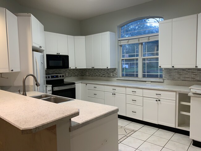 Building Photo - 3204 Southern Hills Cir W