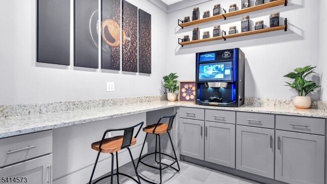 Building Photo - 47 Kossuth St