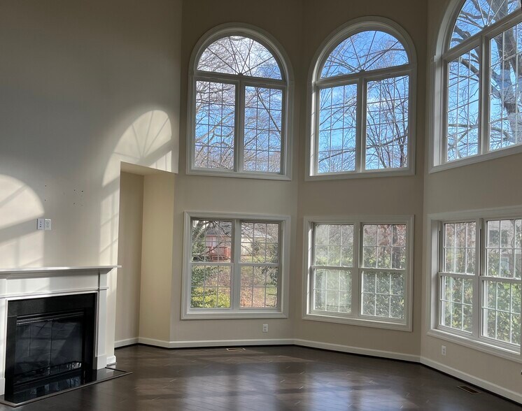 Building Photo - 1219 Forestville Dr