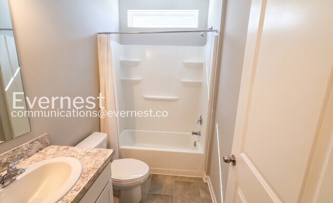 Building Photo - 3 Bed/2 Bath Home with Garage / Pet-Friendly / Vouchers Accepted / Available Now!