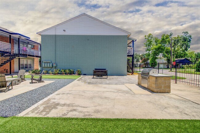 Building Photo - 800 Heights Blvd