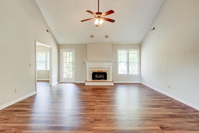 Building Photo - 203 Wagon Wheel Way