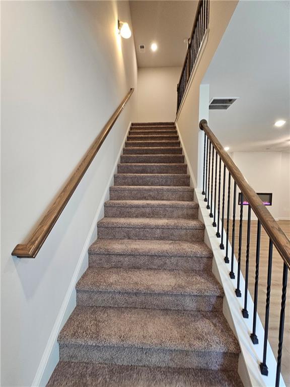 Building Photo - 2460 Ravencliff Dr