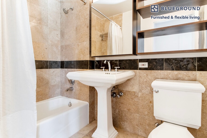 Building Photo - 130 W 15th St