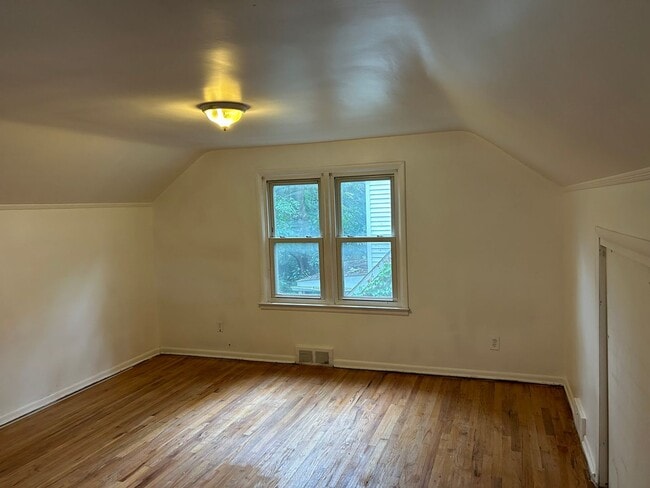 Building Photo - 19356 Westmoreland- 3 BED & 1.5 BATH FOR RENT