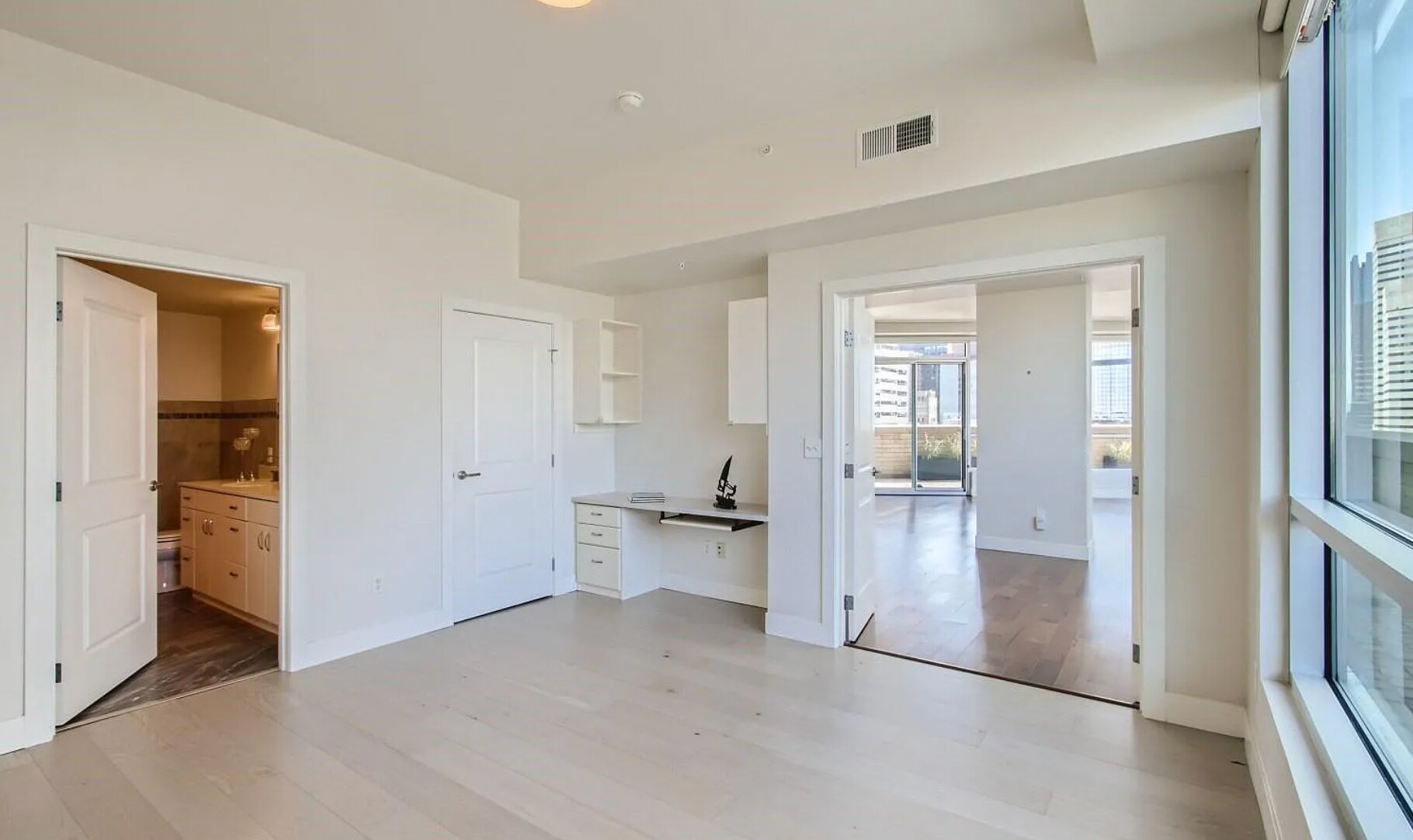 Building Photo - 2001 Lincoln St