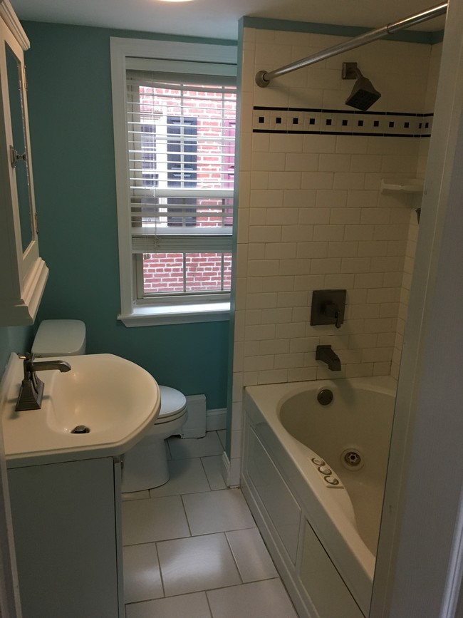 Full Bathroom - 2nd Floor - 525 Fitzwater St