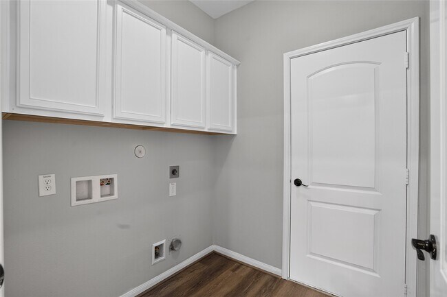 Building Photo - 7611 Dragon Pearls Ln