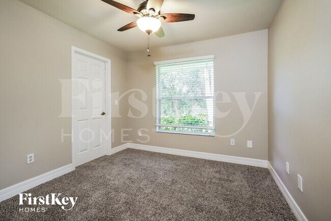 Building Photo - 419 Conlee St