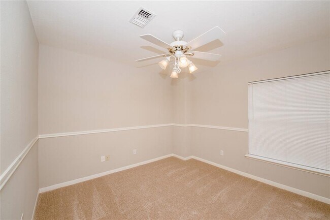 Building Photo - 3423 Hidden Creek Dr