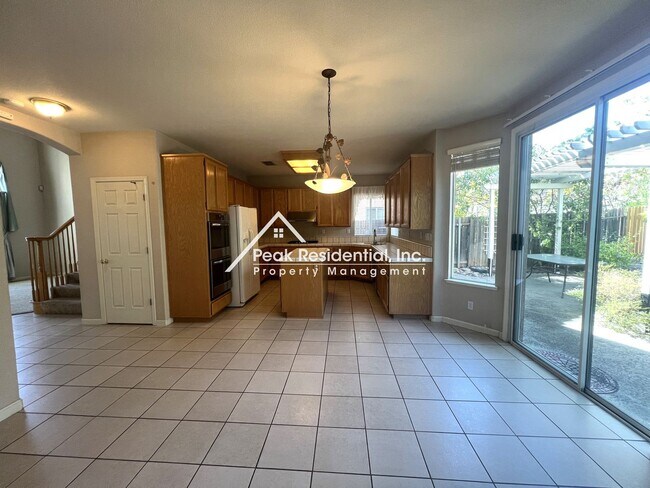 Building Photo - Spacious 4bd/3ba Folsom Home!