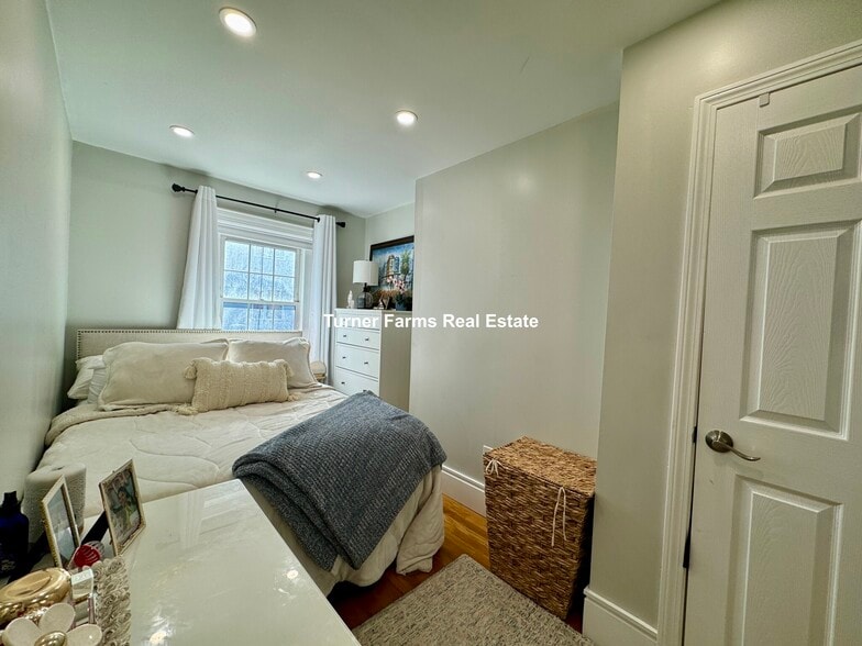 Building Photo - 91 Hudson St