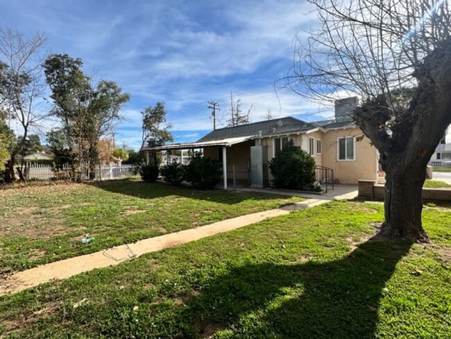 Building Photo - 278 W Ave L