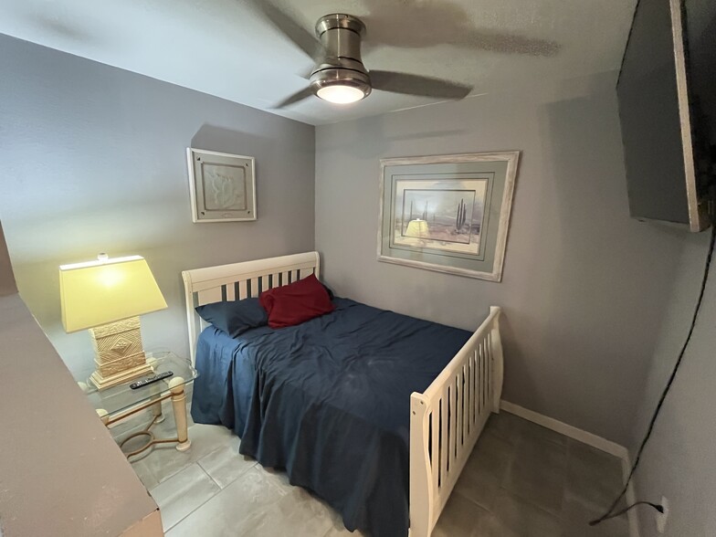 Building Photo - 496 W Mohave St