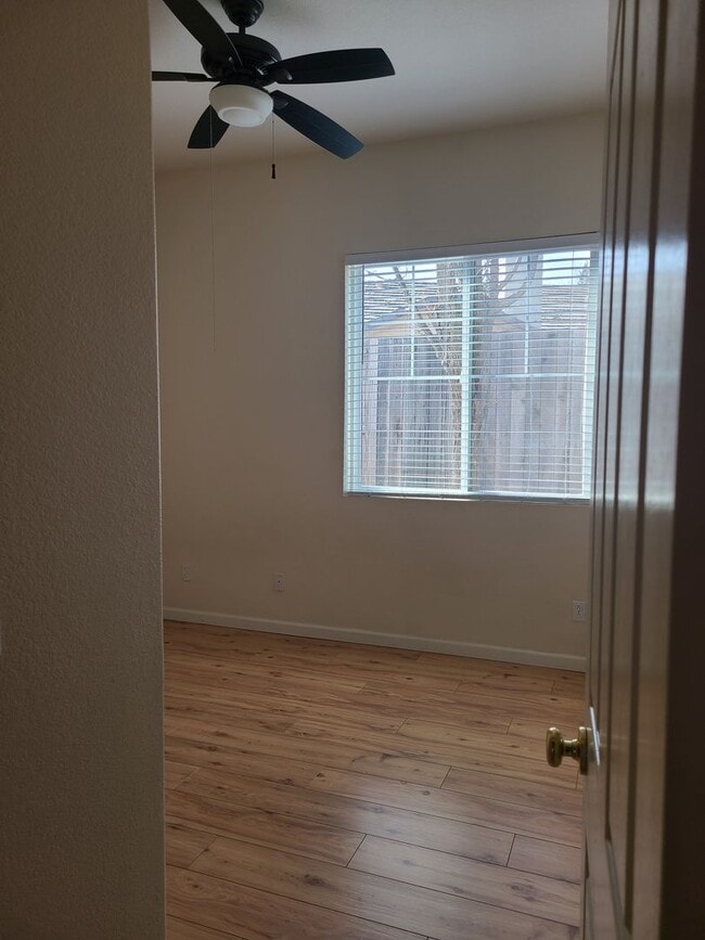 Building Photo - Willow Springs 4 Bdrm, 3 Bath