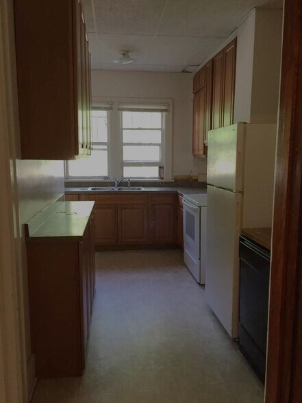 Building Photo - 415 9th St S