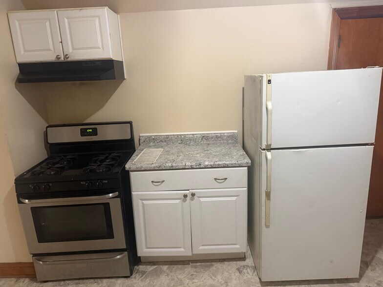Kitchen 1 - 3278 W Wabansia Ave