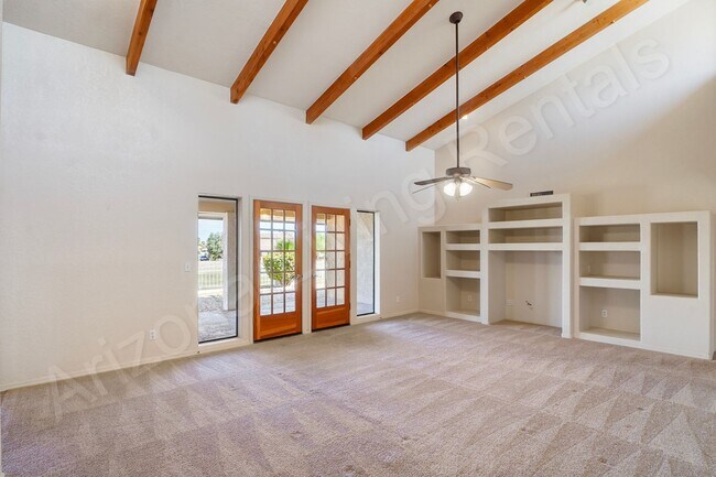 Building Photo - VIEWS ON THE GREEN WITH LARGE LOFT