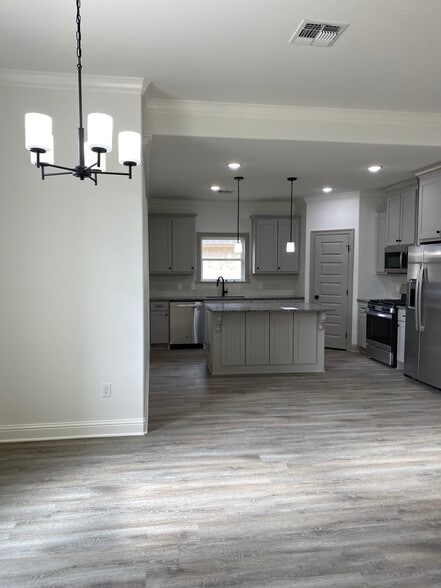 Building Photo - 222 Oak Alley Dr