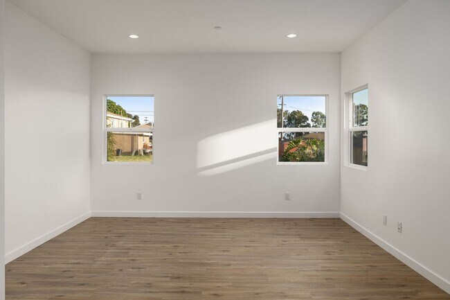 Building Photo - 6765 N Elman St