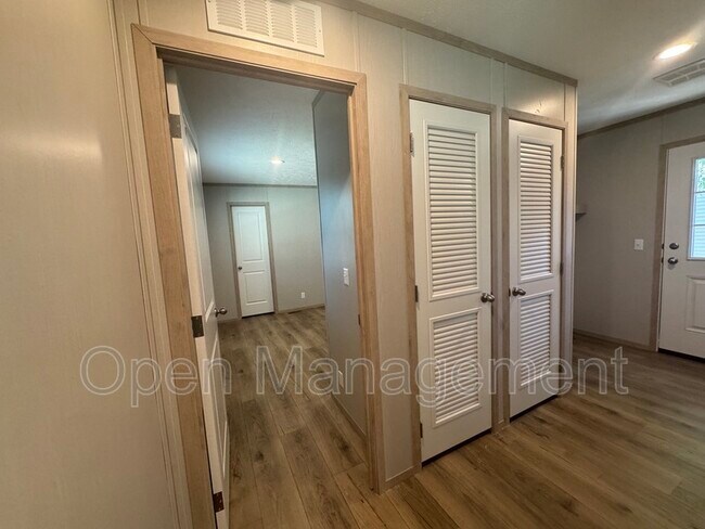 Building Photo - 8701 NE 107th Pl