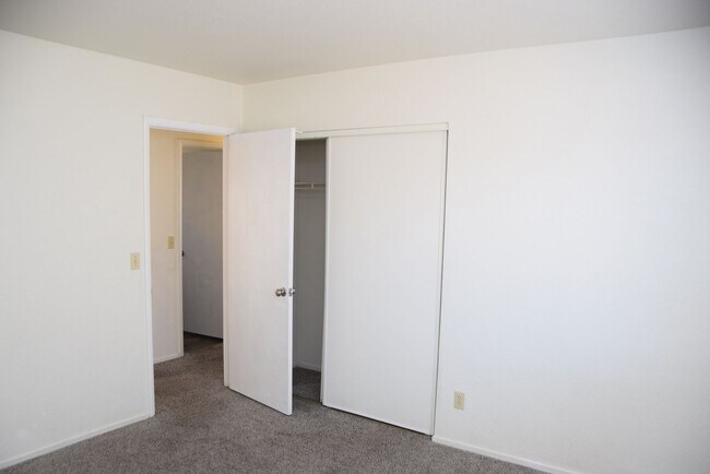 Building Photo - NORTHWEST - 2 STORY HOME - 4 BEDROOMS