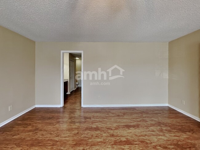 Building Photo - 5622 N Jefferson Dr