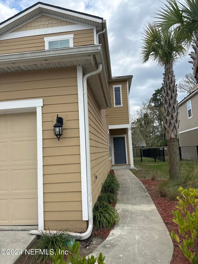 Building Photo - 8053 Echo Springs Rd