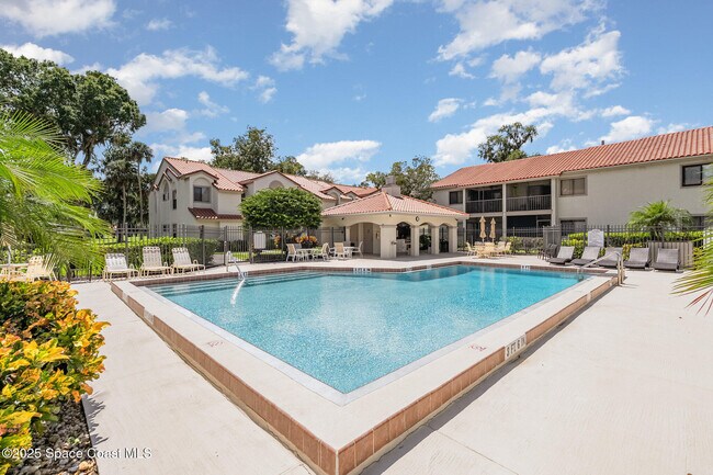 Building Photo - 1089 Country Club Dr