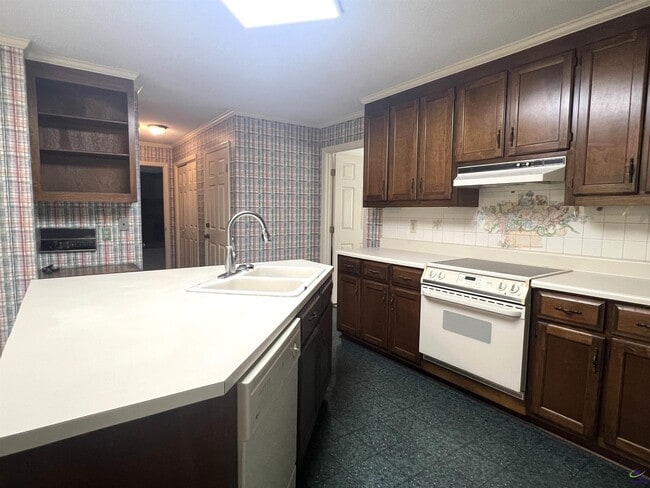Building Photo - 136 River Knoll