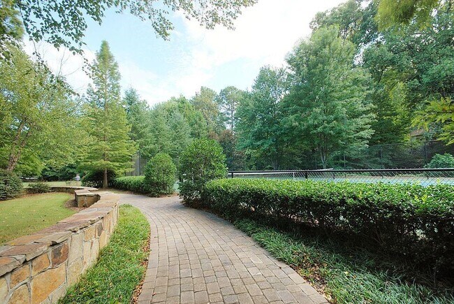 Building Photo - 1106 Westchester Ridge NE