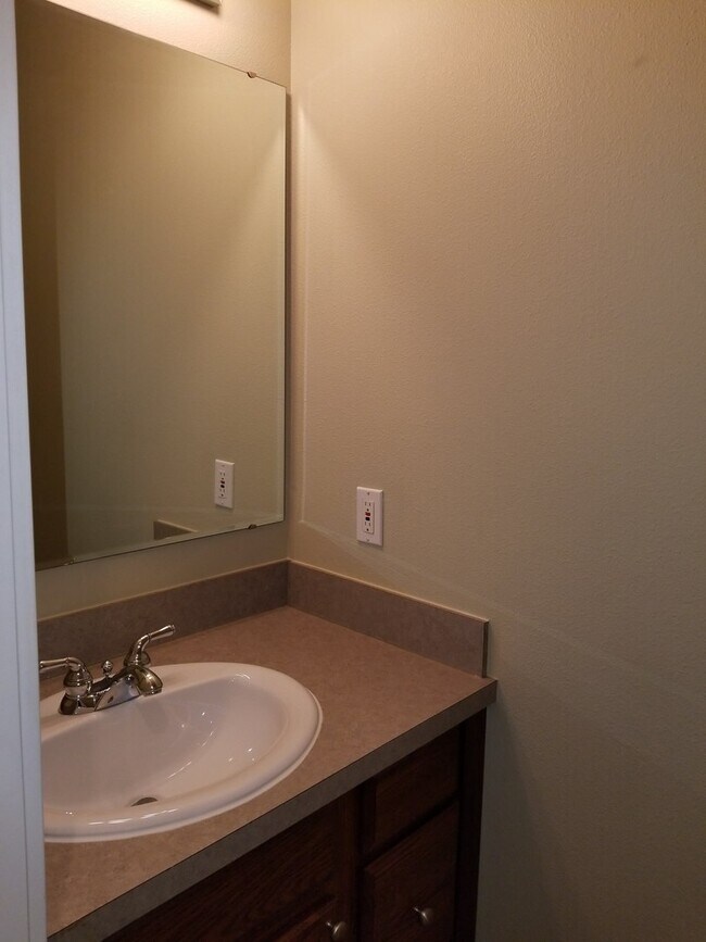 Building Photo - Make this house your home!