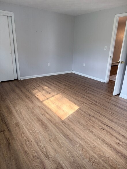 Building Photo - 33 Meadowlark Dr