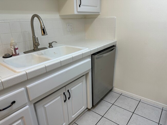 Building Photo - 4381 Ventura Canyon Ave