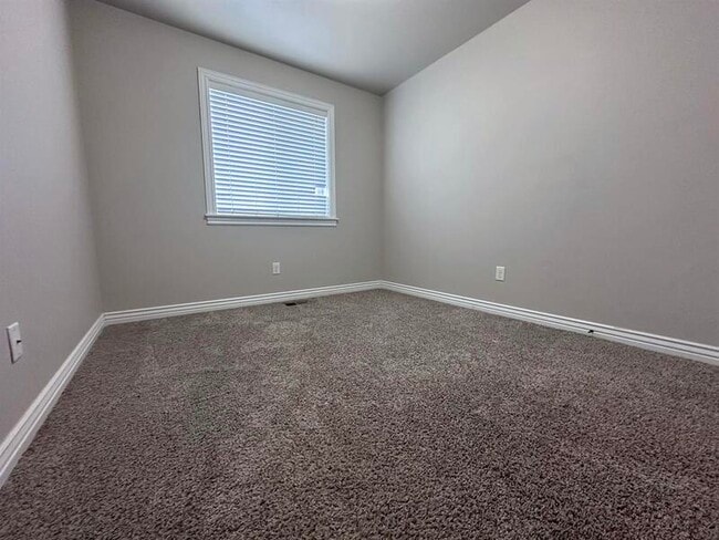 Building Photo - 465 N 2650 W