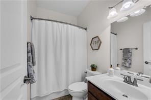Building Photo - 704 Woodbridge Dr