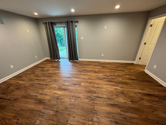 Building Photo - Single Family Home