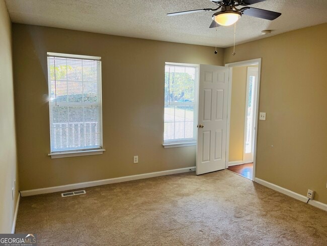 Building Photo - 129 Lost Lake Dr