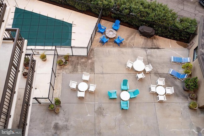 Building Photo - 3800 Fairfax Dr