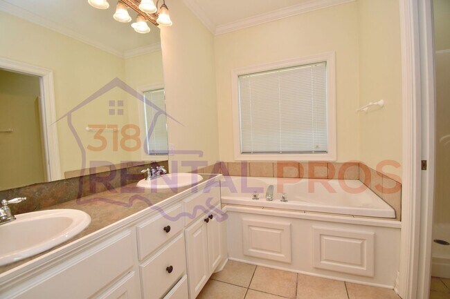 Building Photo - Updated 3 Bedroom, 2 Bath Home