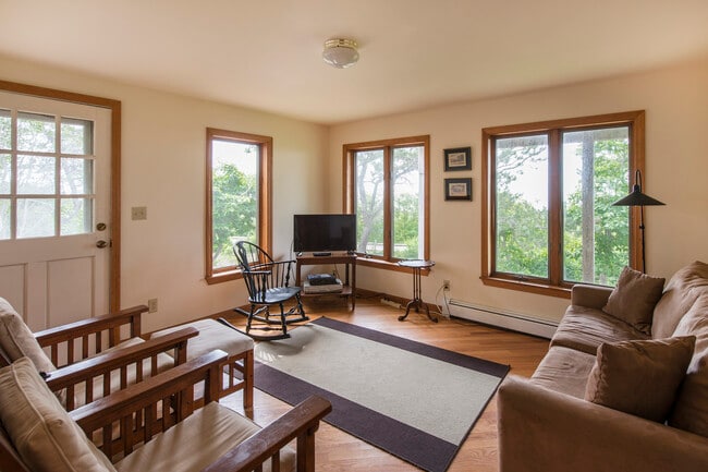 Building Photo - 35 Parsons Beach Rd