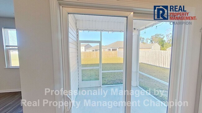 Building Photo - Beautiful 3 BD/2 BA Home in Riverside