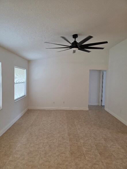 Building Photo - 46 Aaron Cir