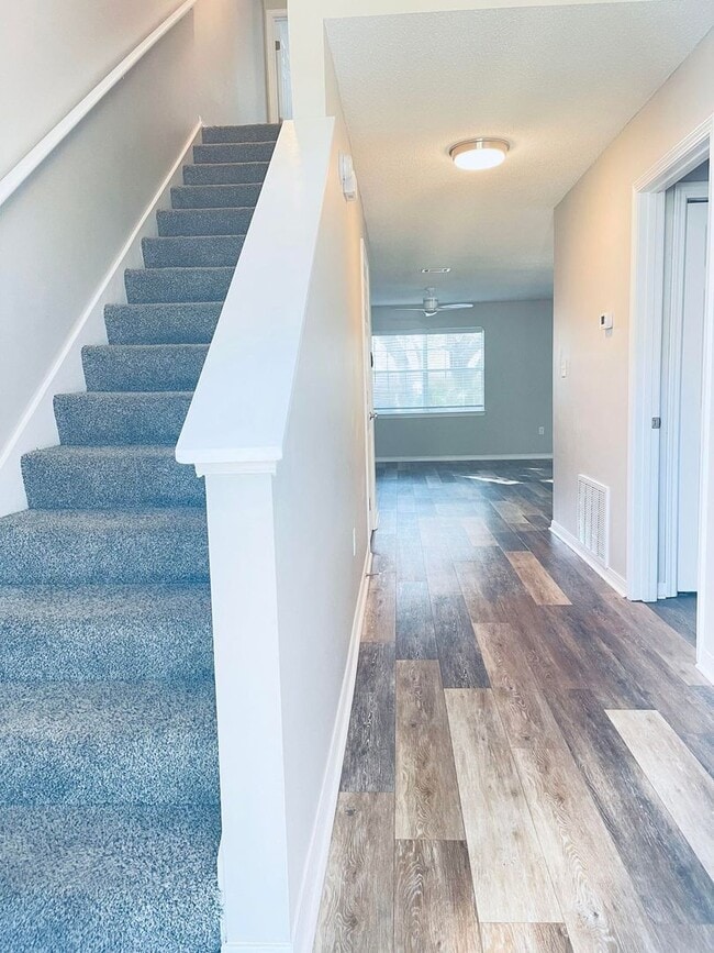 Building Photo - 214 Tooke St